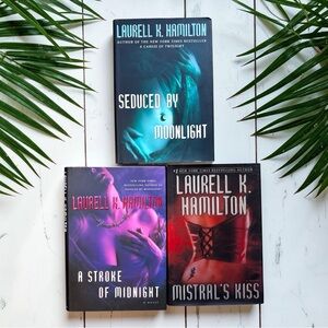 Laurell K. Hamilton Merry Gentry Seduced by Moonlight Stroke Midnight Mistral’s